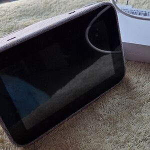 Lenovo Smart Display Google Assistant with Gray Fabric